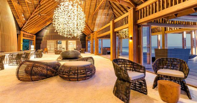 Hurawalhi-Island-Resort-RECEPTION