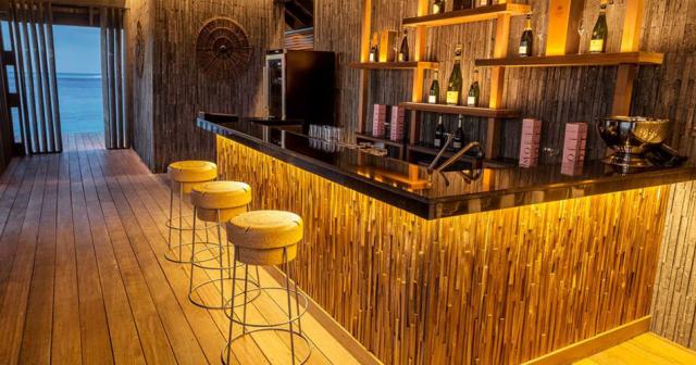 Hurawalhi-Island-Resort-BAR