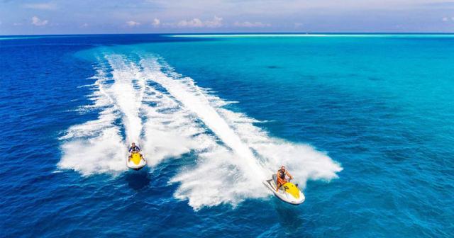 Hurawalhi-Island-Resort-WATER-SPORTS