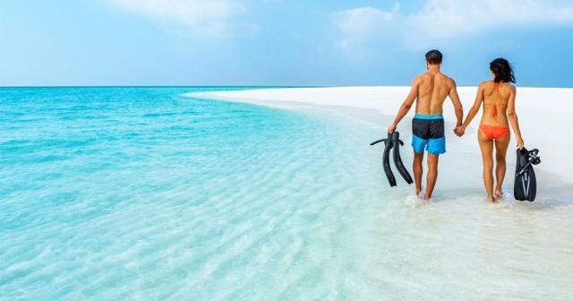 Hurawalhi-Island-Resort-BEACH