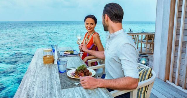 Hurawalhi-Island-Resort-DINNER-2