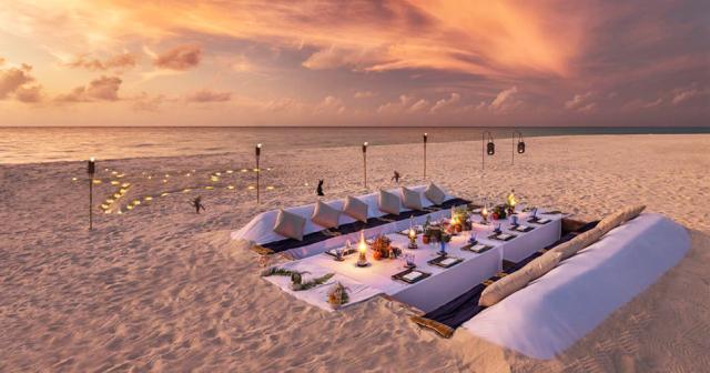 Hurawalhi-Island-Resort-DINNER