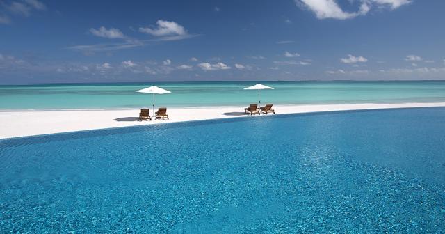 Atmosphere-Kanifushi-POOL-02