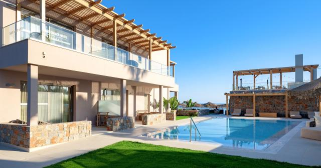 High-Beach-White-POOL-2024-02