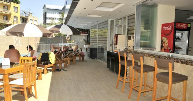 Monte-Carlo-ANNEX-BUILDING-POOL-BAR