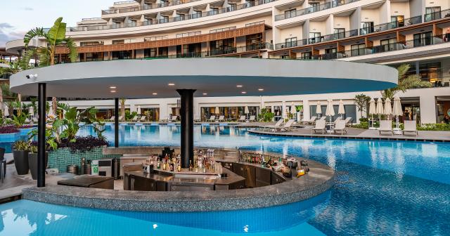 Seaden-Quality-Resort-and-Spa-POOL-BAR-2025