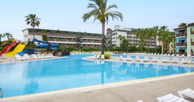 Gipsophila-Holiday-Village-POOL-2023