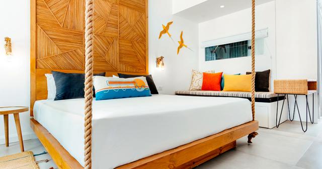 Sunrise-Attitude-COUPLE-SWIM-UP-ROOM-2021