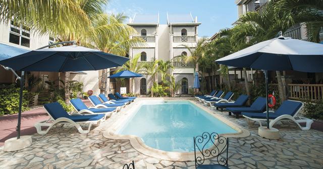 Le-Palmiste-Resort-Spa-POOL