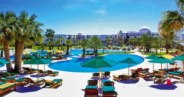 LTI-Djerba-Plaza-Thalasso-and-Spa-POOL-AREA