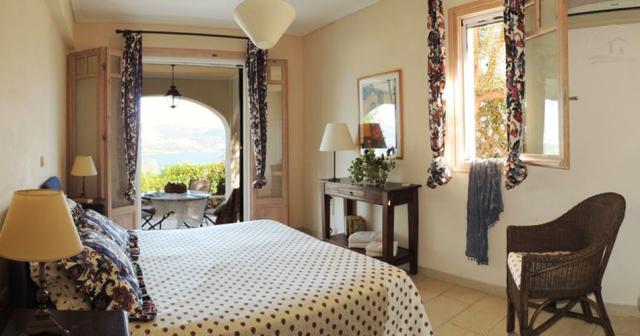 Anthea-Rossa-ROOM