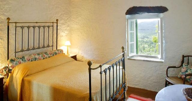 Old-House-And-Guest-House-ROOM