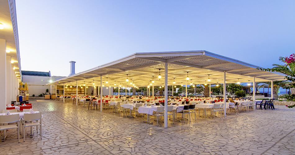 El-Borj-POOL-OUTSIDE-RESTAURANT
