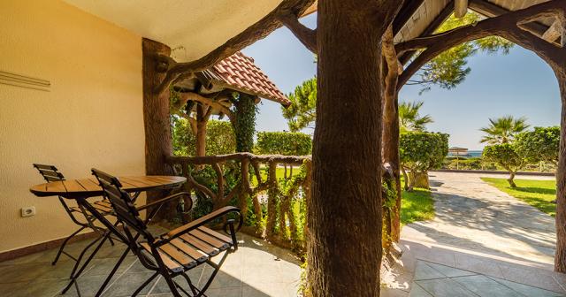 Kamelya-Selin-BEACH-ROOM-2020-03