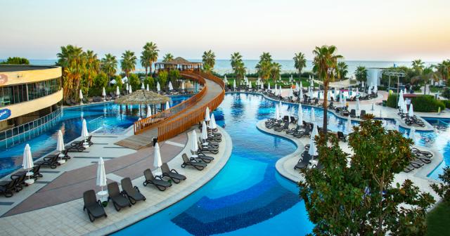 Sherwood-Dreams-Resort-POOL-OVERWIEW-1