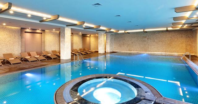Sherwood-Dreams-Resort-INDOOR-POOL