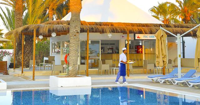 Cooee-Hari-Club-Beach-Resort-POOL-BAR