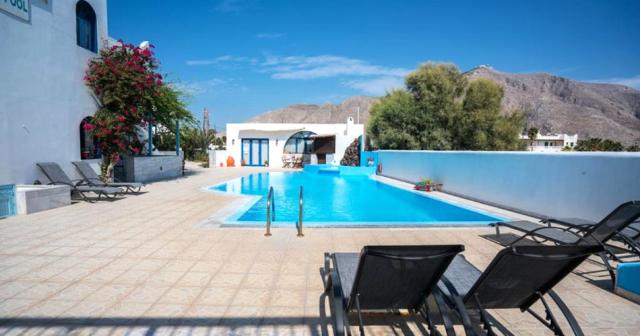 Villa-Limnes-POOL