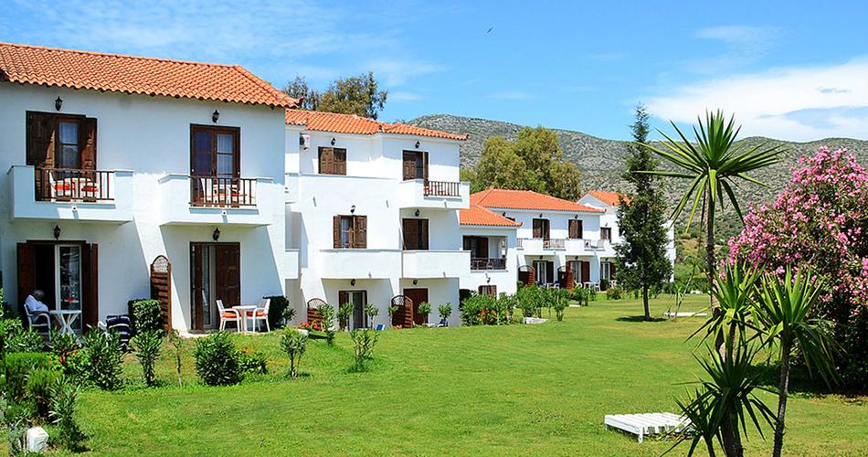 Sirenes-Beach-Resort-BUILDING