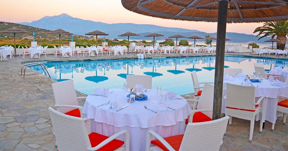 Sirenes-Beach-Resort-POOL-DINNER-2022