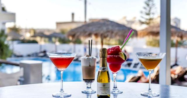 Alexandra-BAR-02
