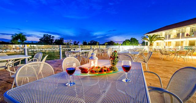 Caretta-Sea-View-RESTAURANT-OUTDOOR