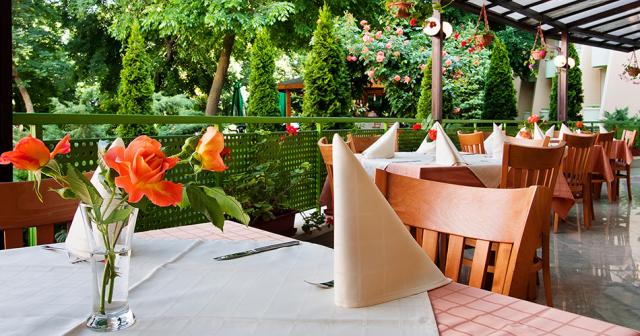 Ljuljak-RESTAURANT-TERRACE