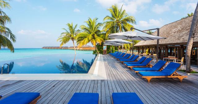 Vilamendhoo-Island-Resort-a-Spa-POOL-02