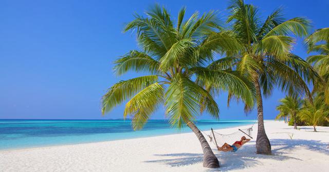Kuredu-Resort-and-Spa-BEACH
