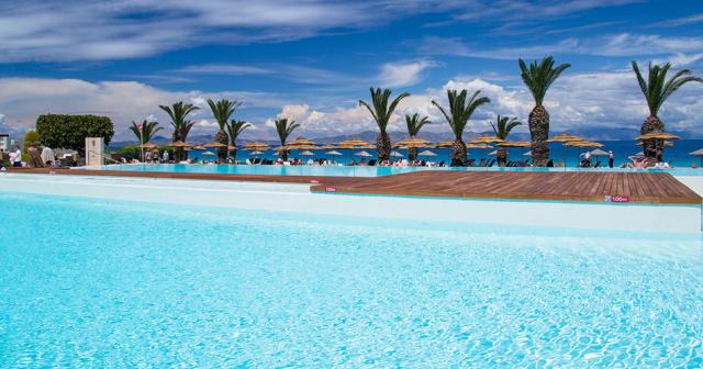 The-Ixian-Grand-and-The-Ixian-All-Suites-POOL-2021-02
