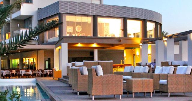 The-Ixian-Grand-and-The-Ixian-All-Suites-POOL-BAR-2022