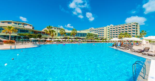 Vonresort-golden-coast-POOL