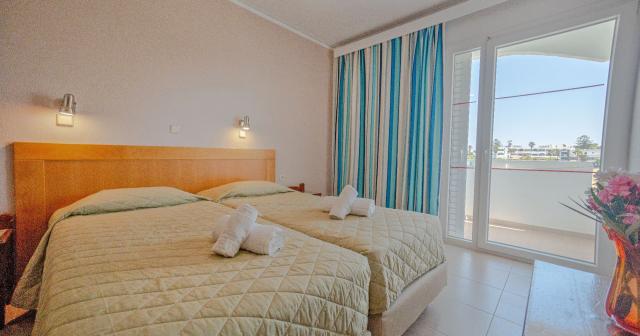 Tropical-Sol-2025-ROOM-01