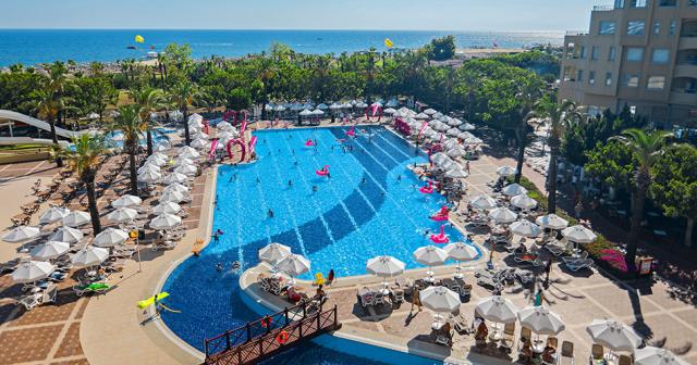 Selectum-Family-Resort-Side-POOL-2022-01