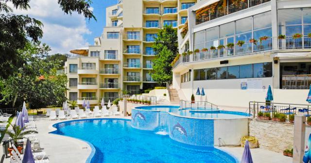 Park-Hotel-Golden-Beach-2025-POOL-01