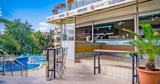 Park-Hotel-Golden-Beach-2025-POOL-BAR