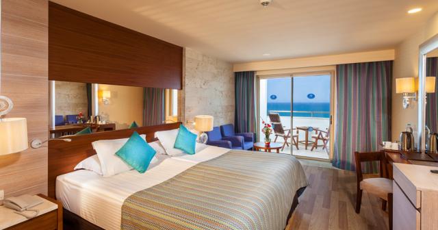 Melas-Lara-ROOM-SEAVIEW
