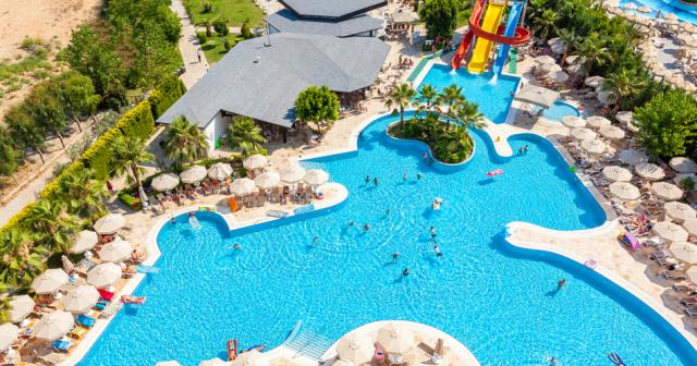 Melas-Lara-POOL