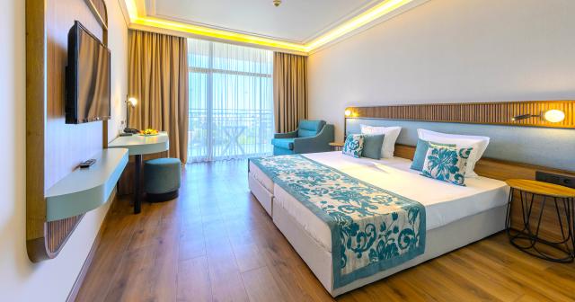 Kristal-DELUXE-ROOM-SEA-SIDE-VIEW-2024
