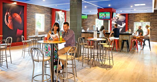 Riu-Funana-SPORT-BAR