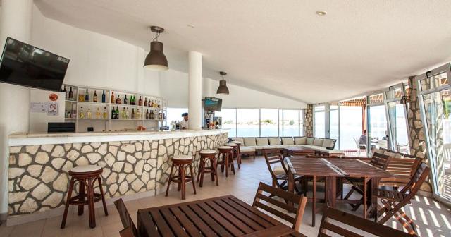 Murdeira-Village-Resort-RESTAURANT-BAR-02