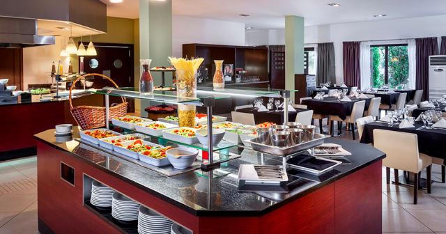 Melia-Tortuga-Beach-Resort-and-Spa-BUFFET