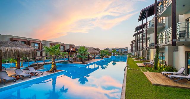 Concorde-Luxury-Resort-POOL-02
