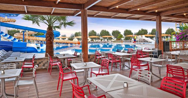 Noah-Ark-Deluxe-Hotel-and-Spa-AQUA-BAR-2022