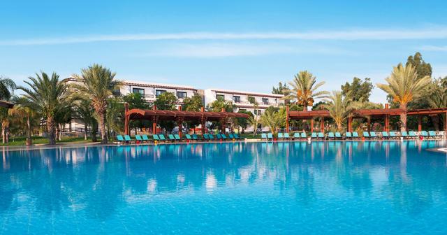 Noahs-Ark-Deluxe-Hotel-and-Spa-POOL