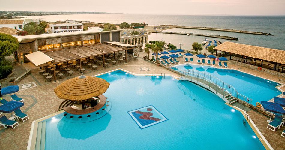 Nana-Golden-Beach-POOL-BAR