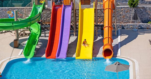 Nana-Golden-Beach-2023-WATERSLIDES
