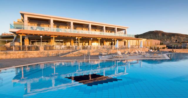 Grand-Blue-Beach-POOL-03