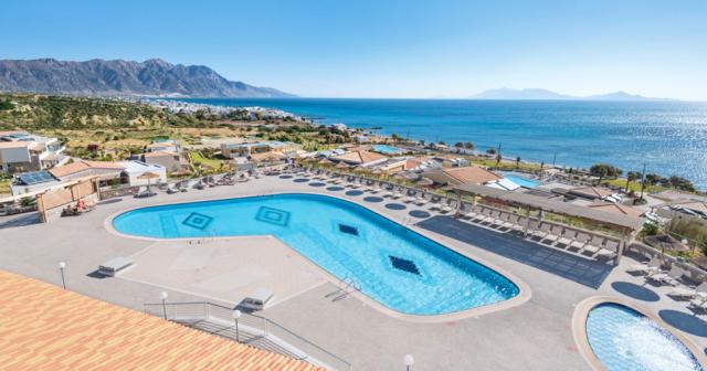 Grand-Blue-Beach-POOL