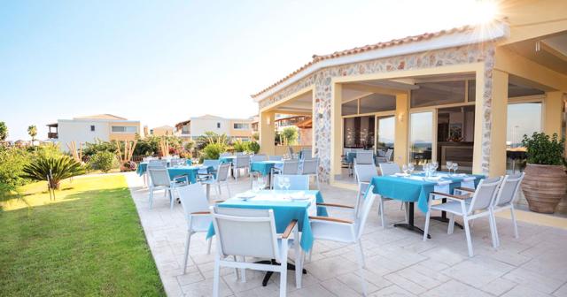 Grand-Blue-Beach-RESTAURANT